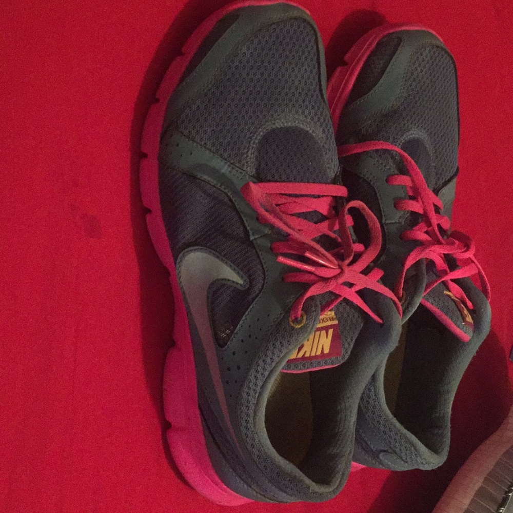 Nike tennis shoes